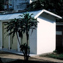 19981003 Malang 03 lagere school toiletten nieuw 01