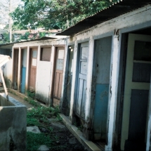 19981003 Malang 03 lagere school toiletten oud 03