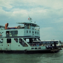 19981004 Surabaya 02 Ferry naar Madura 03