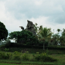 19981010 Sarangan onderweg naar Yogyakarta (4) de wijze man 01