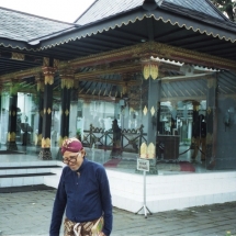 19981014 Yogyakarta 01 Kraton 01 gids 01