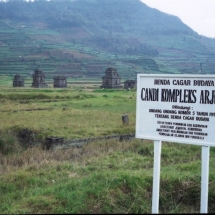 19981016 Dieng plateau 01 5 candi s 01 (1)