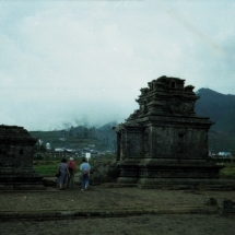 19981016 Dieng plateau 01 5 candi s 01 (5) Ties